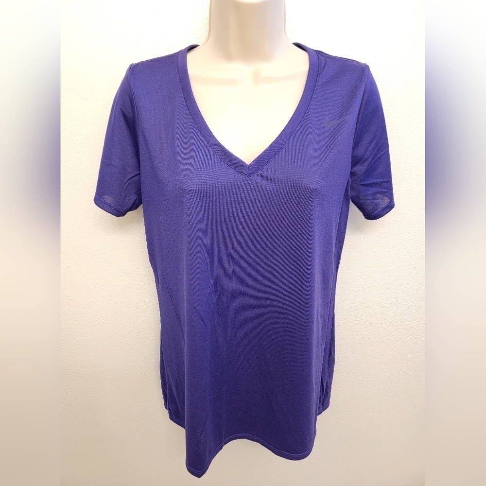 EUC Nike Ladies Athletic Cut Short Sleeve Dri-Fit T-Shirt